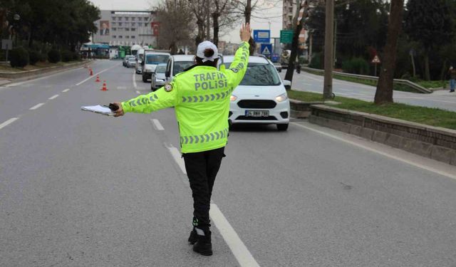 Trafik denetimlerinde ceza yağdı... 239 sürücüye işlem!