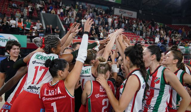 Karşıyaka voleybolda tam gaz zirvede