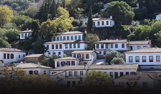 Sonbaharın gözdesi Şirince oldu! Turistlerden yoğun ilgi