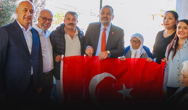 CHP İzmir'den 30 ilçede anlamlı ziyaret... Aslanoğlu yaşlı üyeler ile buluştu