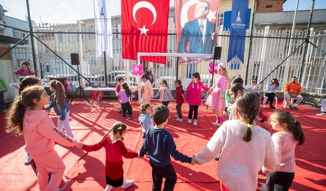 Basmane’de Çocuk Şenliği çocuklar kadar aileleri de eğlendi