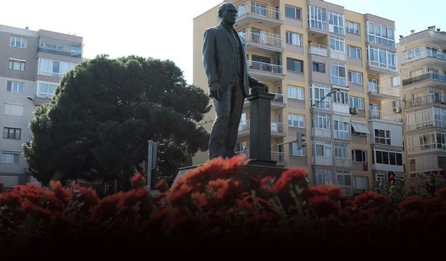 İzmir'in meydanlarında Ata'ya özel dokunuş!