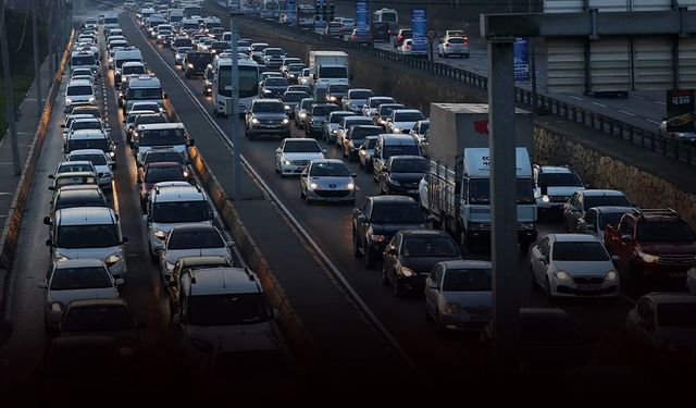 İzmir'de trafiğe kayıtlı kaç araç var? TÜİK verileri açıkladı!