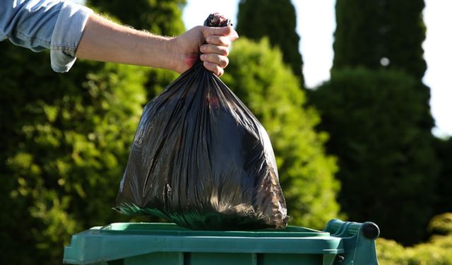 Şans eseri çöpte buldu: Pırlantadan bile değerli