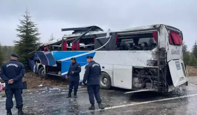 Eskişehir'de yolcu otobüsü devrildi... Ölü ve yaralılar var