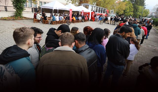 Selçuk'ta öğrenci otobüsüne yoğun ilgi!