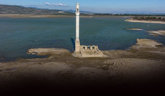 İzmirliler için tehlike çanları çalıyor... Tahtalı barajında su bitiyor!