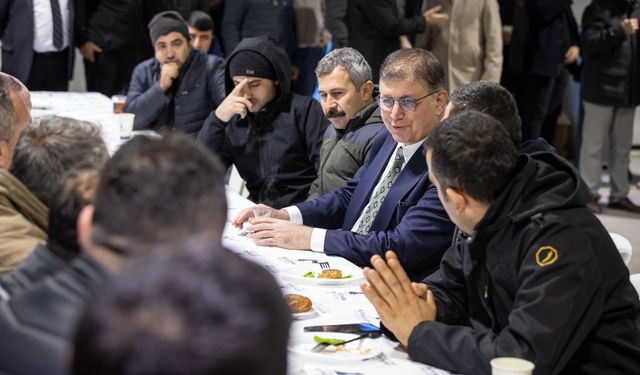 Başkan Tugay'dan şantiye personeli ile yeni yıl buluşması... "İzmir için çalışmaya devam edeceğiz”