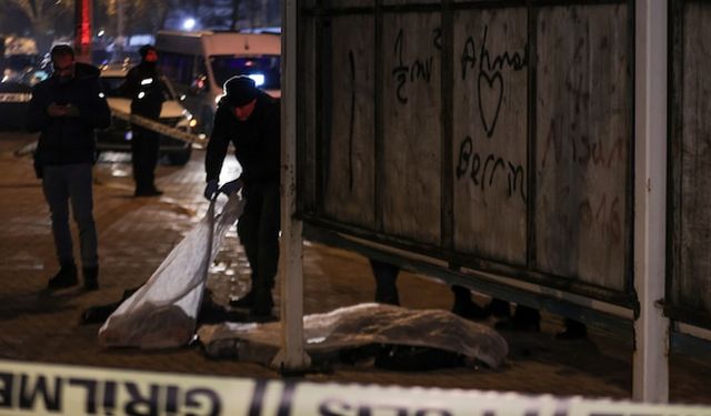 Otobüs bekleyen kadını katledip intihar etti!