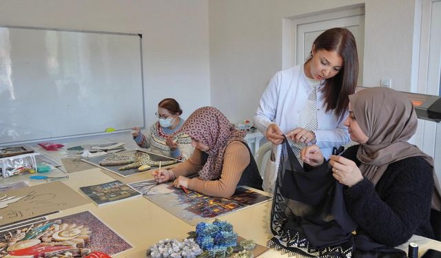 Çeşme Belediyesi sanat ve eğitim kursları başladı