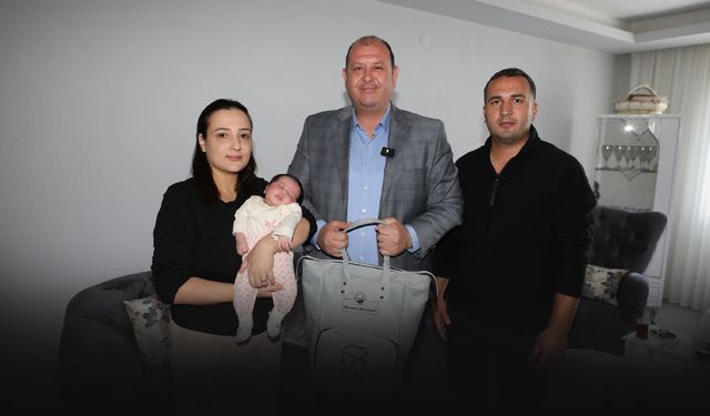 Bebeklere İlk Hediye Menderes Belediyesi’nden