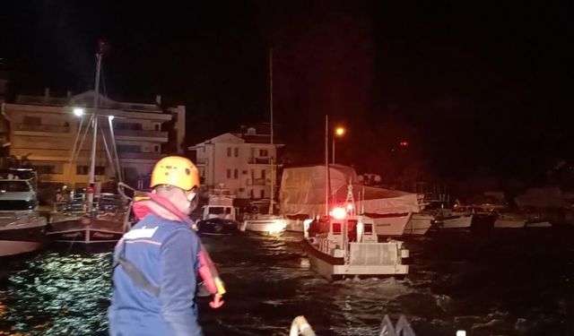 Fethiye açıklarında sürüklenen tekne kurtarıldı