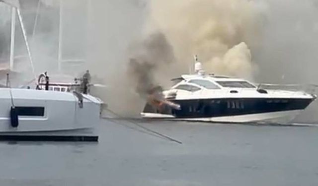 Bodrum'da marinada bağlı motoryat yandı... O anlar kamerada