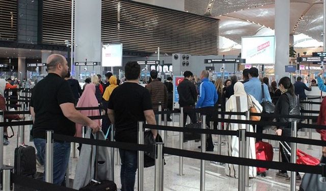 Yurt dışına çıkacaklar dikkat! Resmen tebliğ edildi...