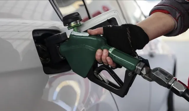 Benzine bu gece yarısı bir büyük indirim daha geliyor