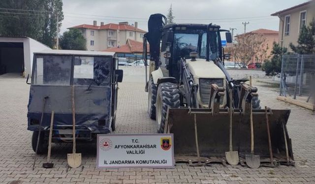 Kepçeyle kaçak kazı yapanlara suçüstü... 2 kişi gözaltında!