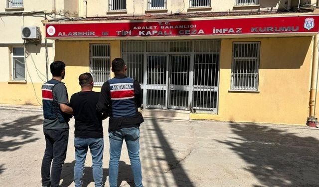 Alaşehir'de otomobilinde uyuşturucu ele geçirilen zanlı tutuklandı
