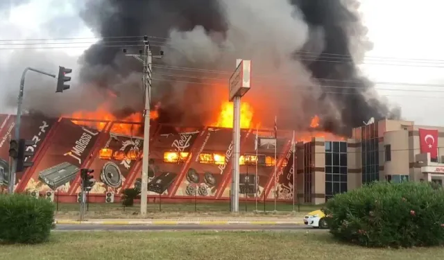 Mersin'de korkutan fabrika yangını