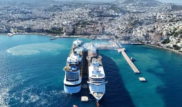 Kuşadası'na 2 gemiyle 8 bin 507 turist geldi