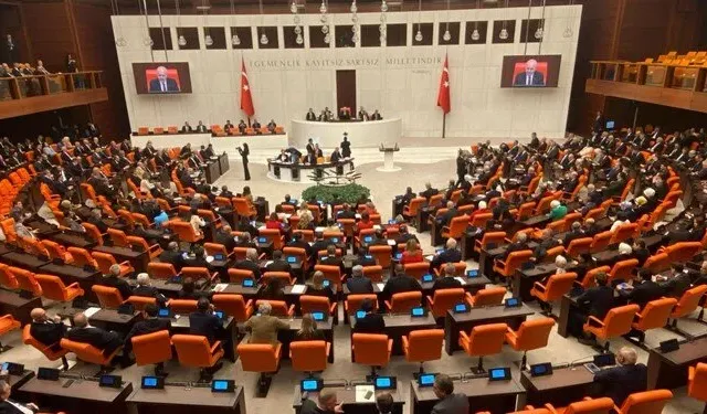 TBMM'de kabul edildi: Kamu personeline 35 yaş sınırı