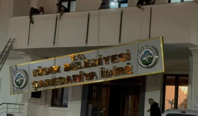 Belediye tabelasına Kürtçe adı eklendi
