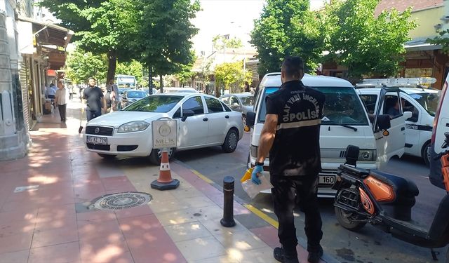Manisa'da kuyumcu dükkanını kurşunlayan şüpheliler aranıyor