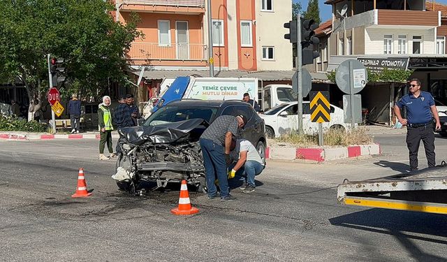 Dinar'da kaza: 3 yaralı