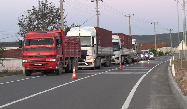 Kütahya’da hafif ticari araç, kamyona çarptı; 5 yaralı