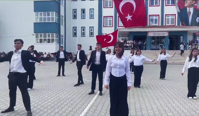Kütahya’da 100'den fazla öğrenci harmandalı oynadı