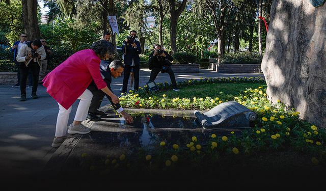 Özel'den Gündoğdu mitingi öncesi Zübeyde Hanım’ın mezarına ziyaret