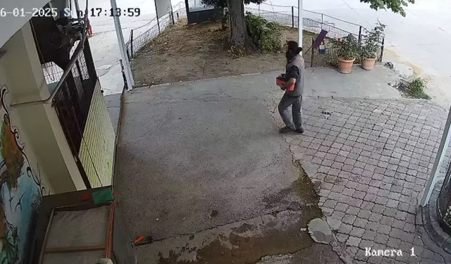 Turgutlu'da lokantanın önündeki saksı çalındı...O anlar kamerada