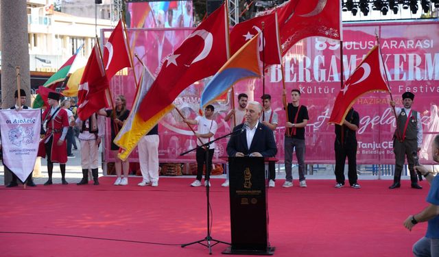 Atatürk'ün mirası Bergama Kermesi 89'uncu kez coşkuyla gerçekleşti!