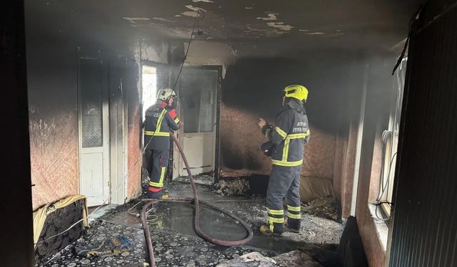 Efeler'de evde çıkan yangın hasara neden oldu