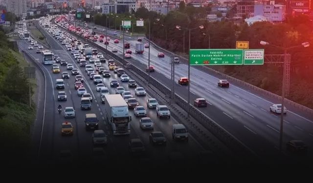 Bayramcılar akın ediyor... İzmir yolu adeta kitlendi!