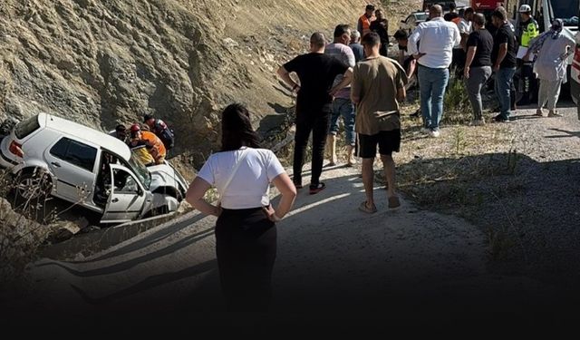 Kontrolden çıkan otomobil menfeze düştü... Küçük çocuk hayata tutunamadı!