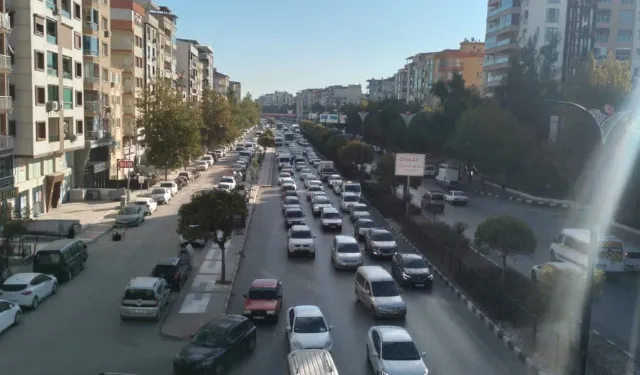 Manisa'da trafik yoğunluğu yaşanıyor