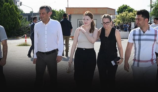 CHP lideri Özel, Nehir Zeyrek'i yine yalnız bırakmadı!
