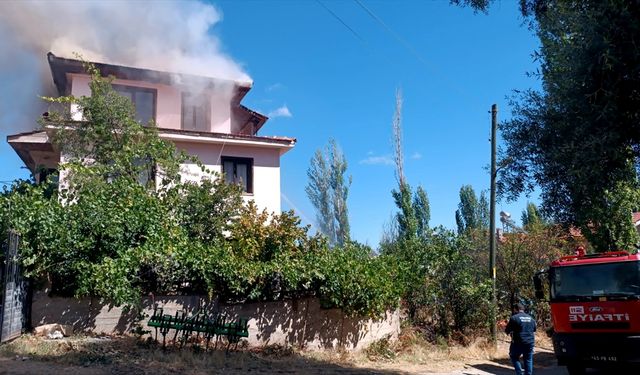 Evde gözleme yapılırken çıkan yangın söndürüldü