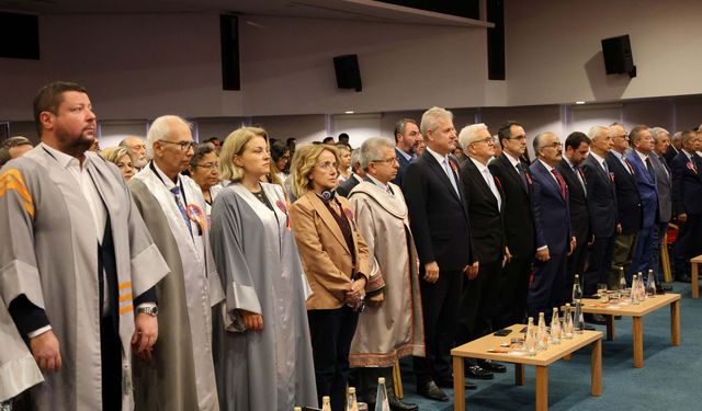 İzmir Ekonomi'den yeni döneme 'merhaba'