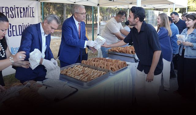 EÜ'de Rektör Prof. Dr. Budak'tan öğrencilere 'boyozlu' karşılama