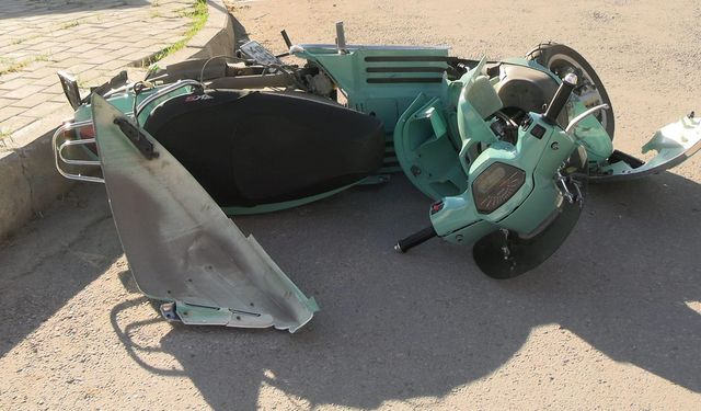 Kavşakta yürekleri ağza getiren kaza: 2 kişi yaralandı!