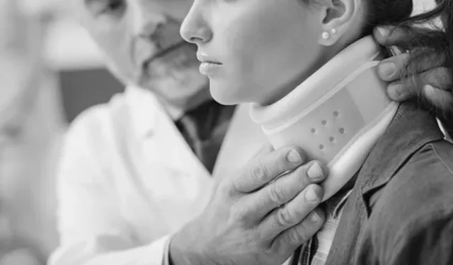 Korkunç olay: Esnerken boynunu kırdı!