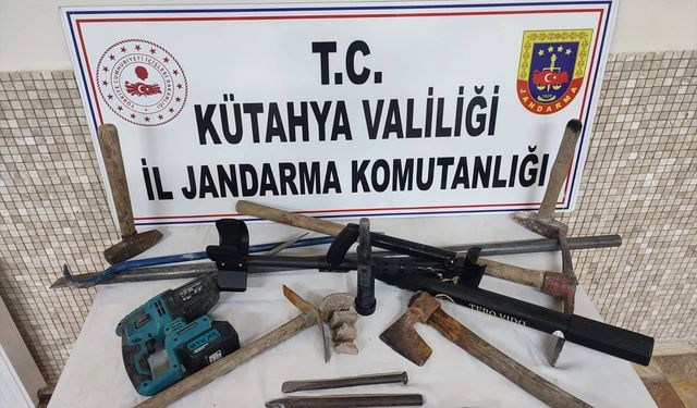 Kütahya'da kaçak kazı yapan 9 kişi suçüstü yakalandı