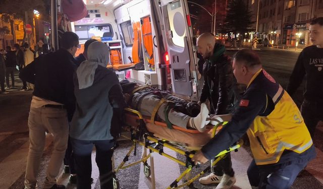 Otomobille motosiklet çarpıştı: 2 kişi yaralı!