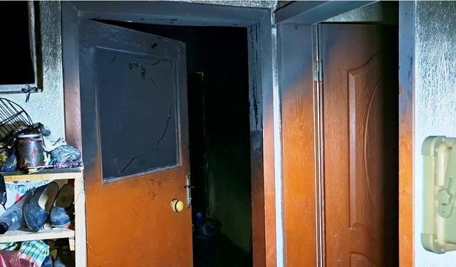 Evin yatak odasında çıkan yangını itfaiye ekipleri söndürdü