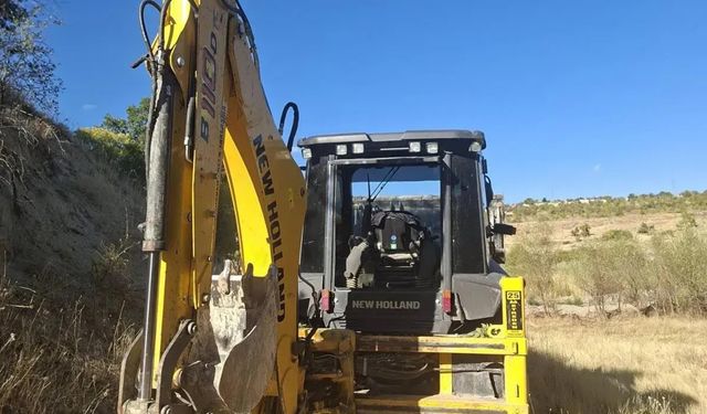 İş makinesi ile kaçak kazıya 2 gözaltı
