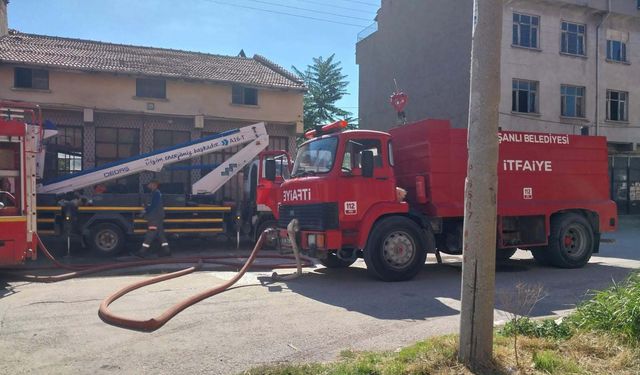 İşyerinde çıkan yangını itfaiye söndürdü