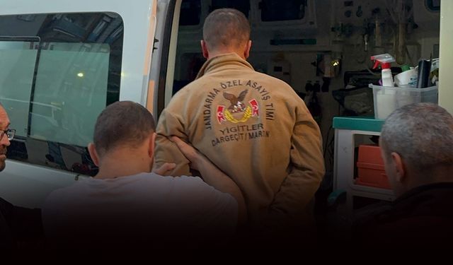 Dayı ile yeğenin bıçaklı kavgasında kan aktı: 2 yaralı!