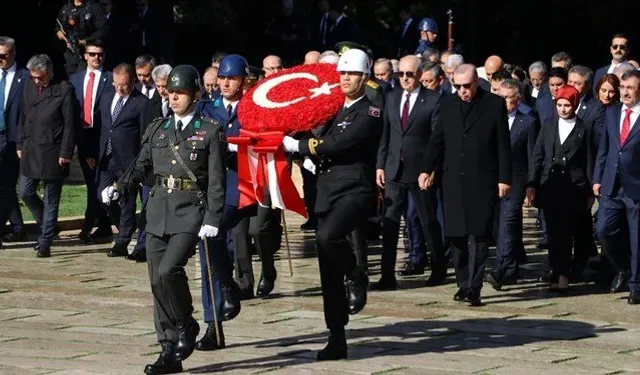 Devlet erkanı Ata'nın huzurunda