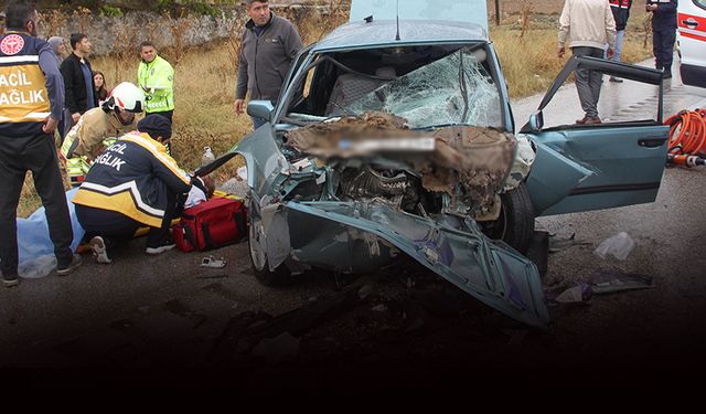 Kamyonete ok gibi saplandı: Feci kazada 1 bebek öldü!